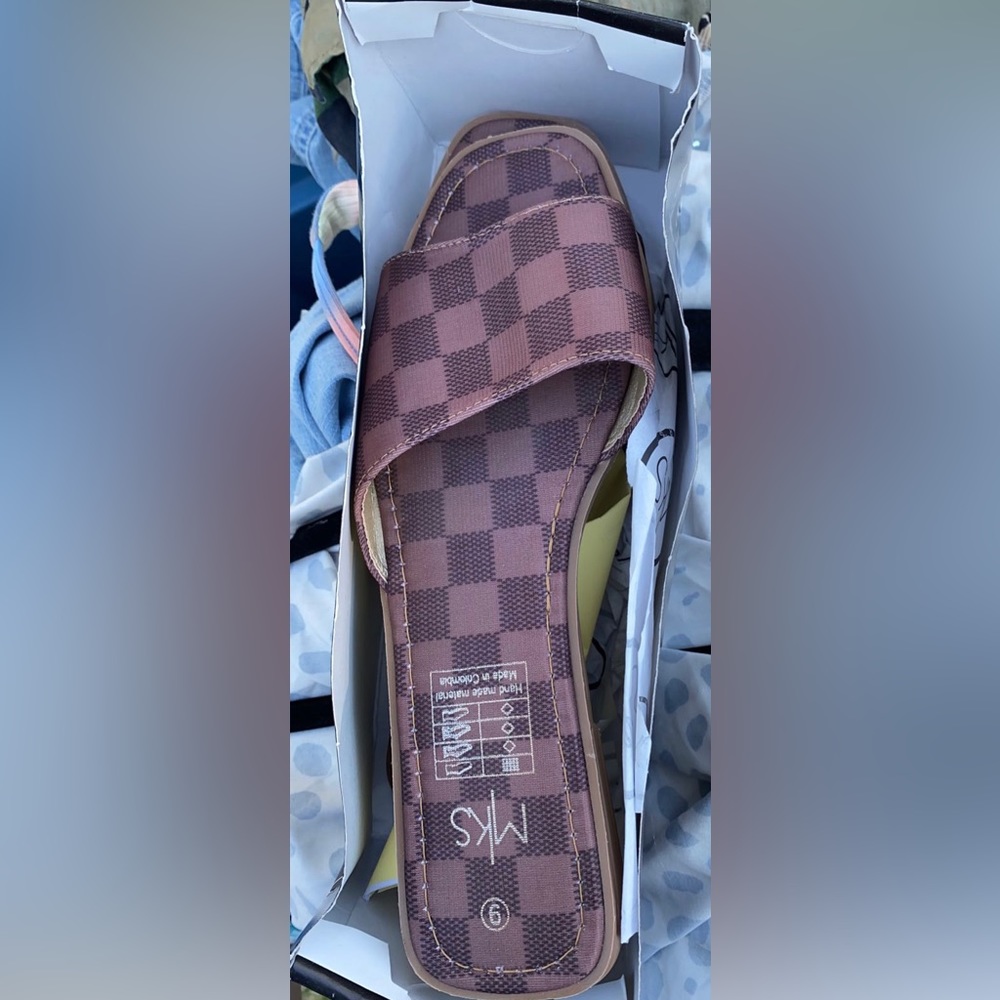 Checkered flat slides